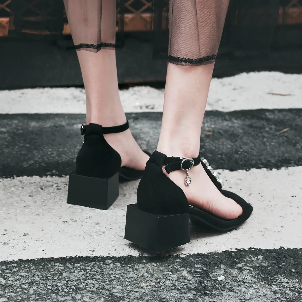 Bigsizeheels Stylish Buckle Open Toe Heel Covering Casual Sandals - Black