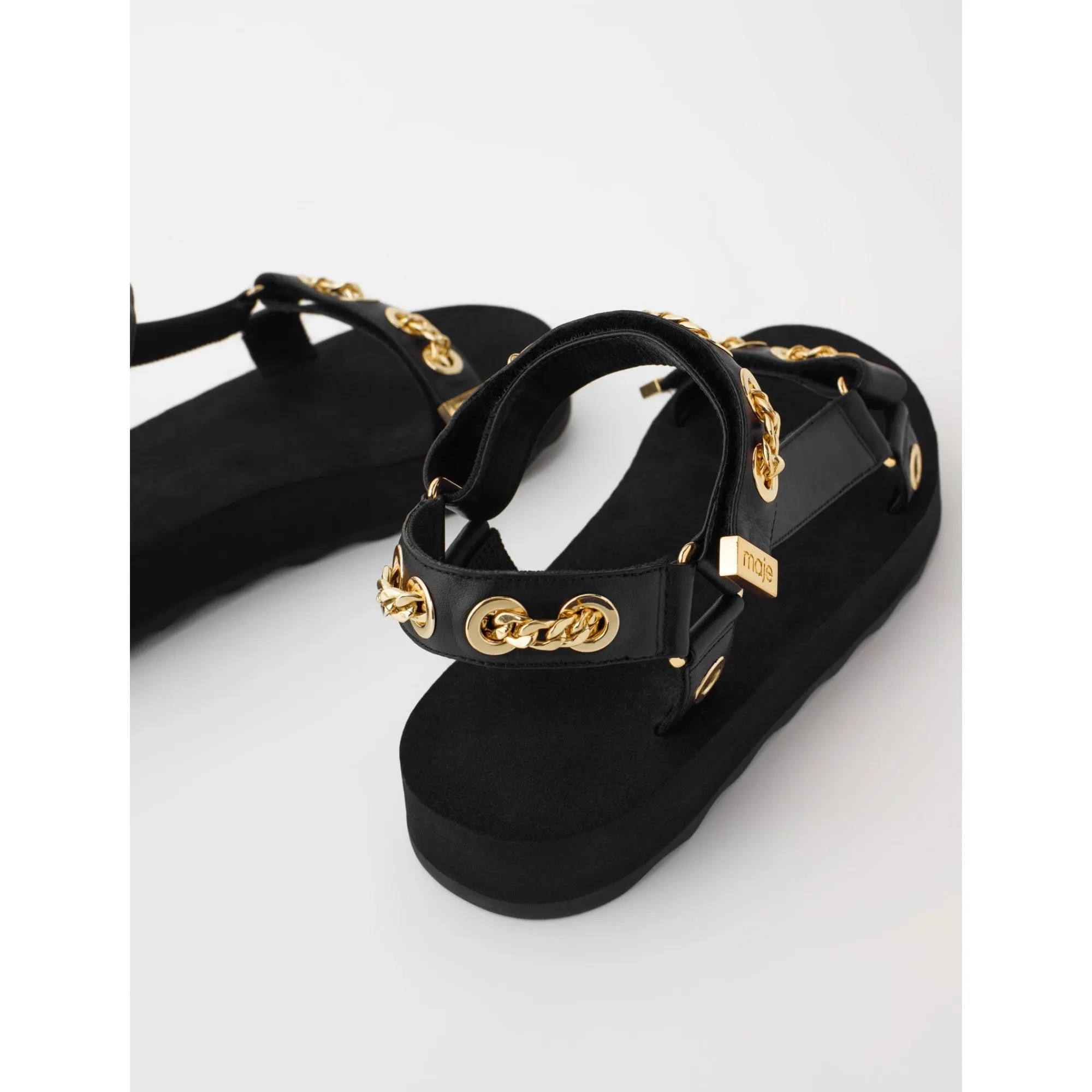 Women Leather Sandals With Eyelets And Chain - Black